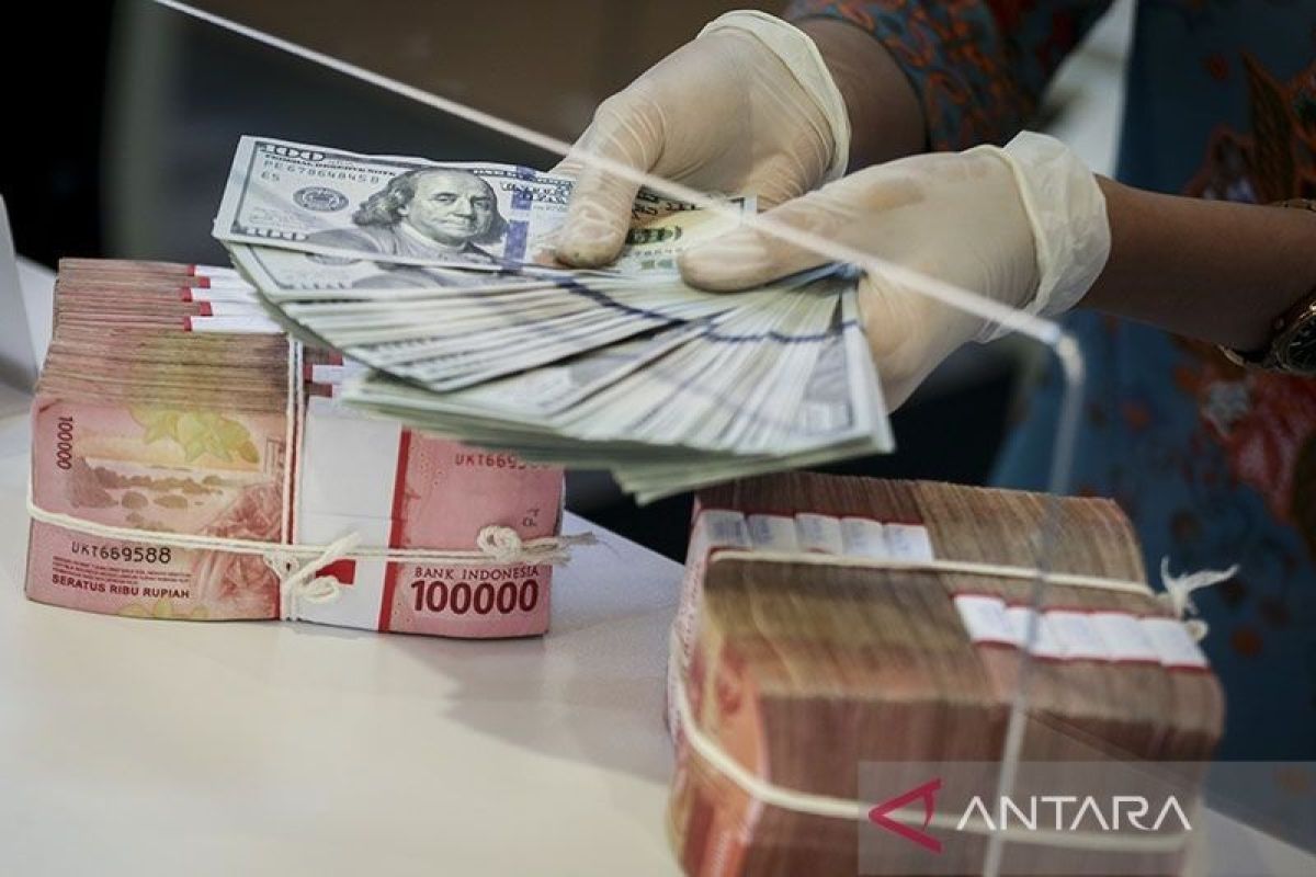 Rupiah menguat dibayangi peningkatan laju inflasi