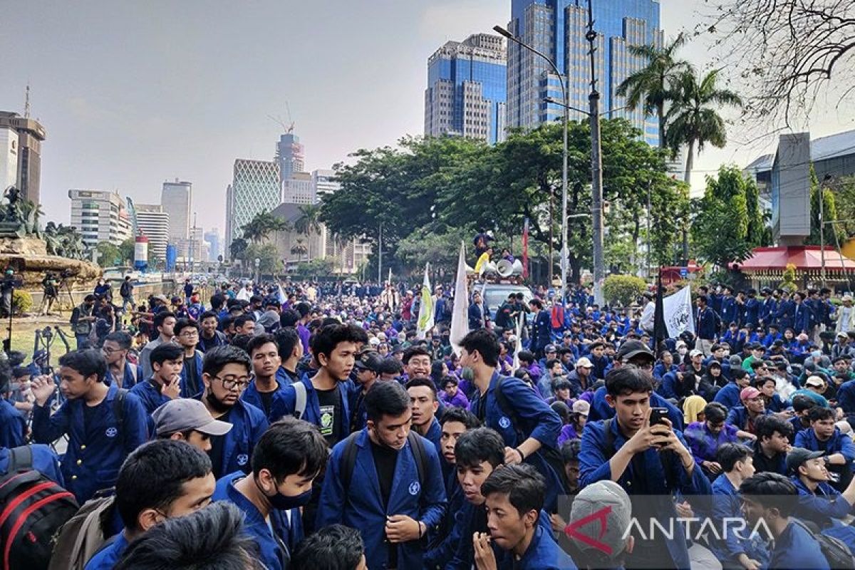 Pakar nilai aksi protes lewat demonstrasi tolak penyesuaian harga BBM bermuatan politis