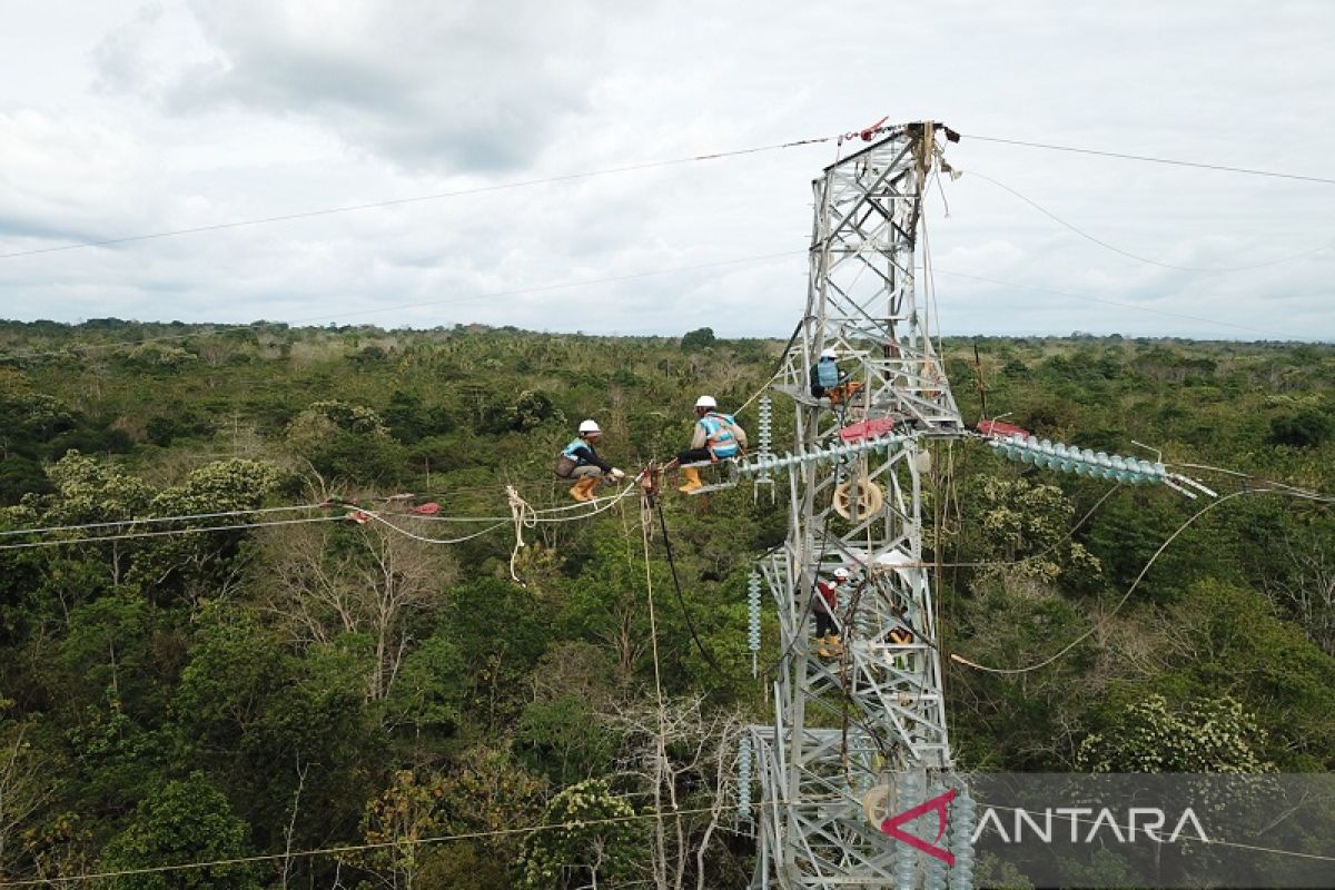 PEMBANGUNAN MENARA TIANG SUTET DI KABUPATEN MUNA DAN BUTON