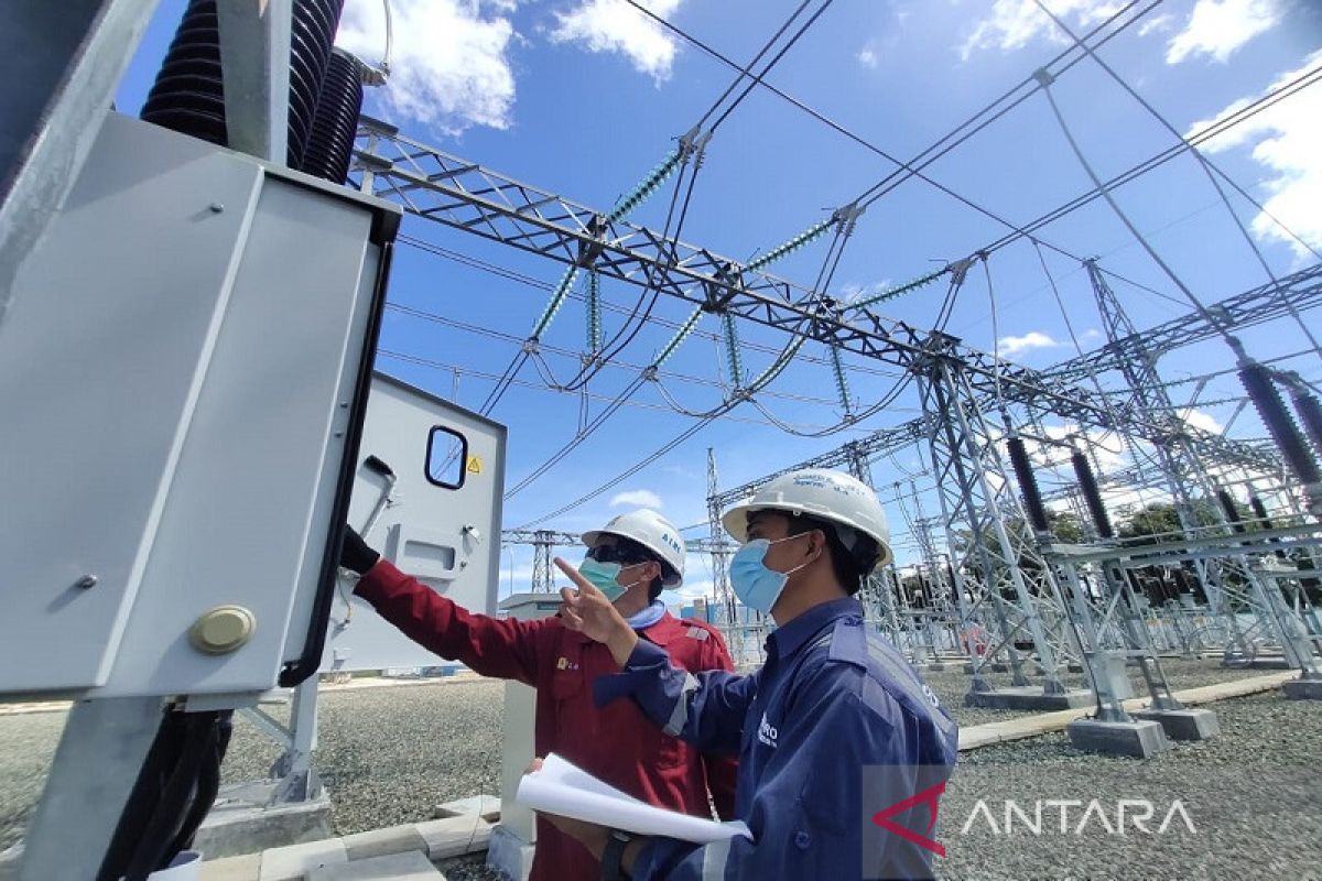 PLN bangun 277 menara hubungkan jaringan Pulau Muna dan Buton Sultra