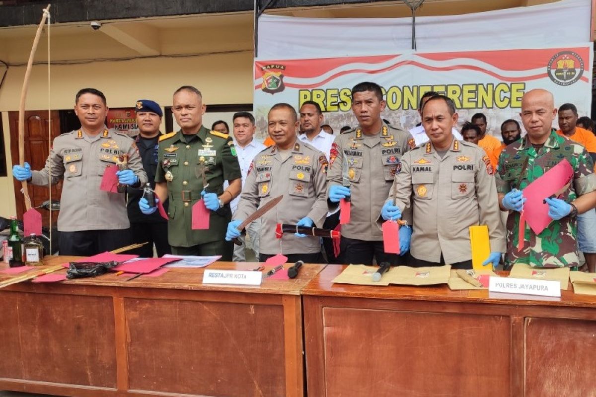 Polisi pulangkan 14 pendemo "save" Gubernur Papua Lukas Enembe di Jayapura