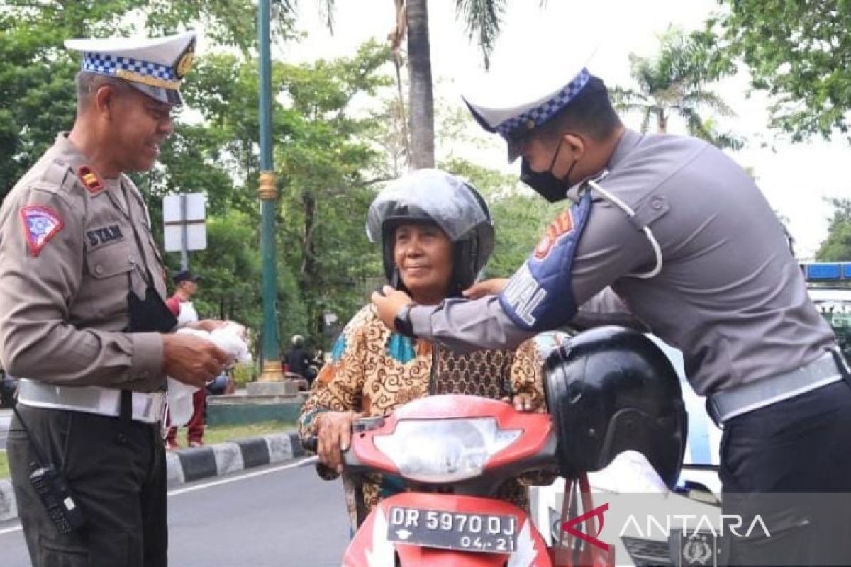 Polresta Mataram menggelar patroli edukasi tertib berlalu lintas