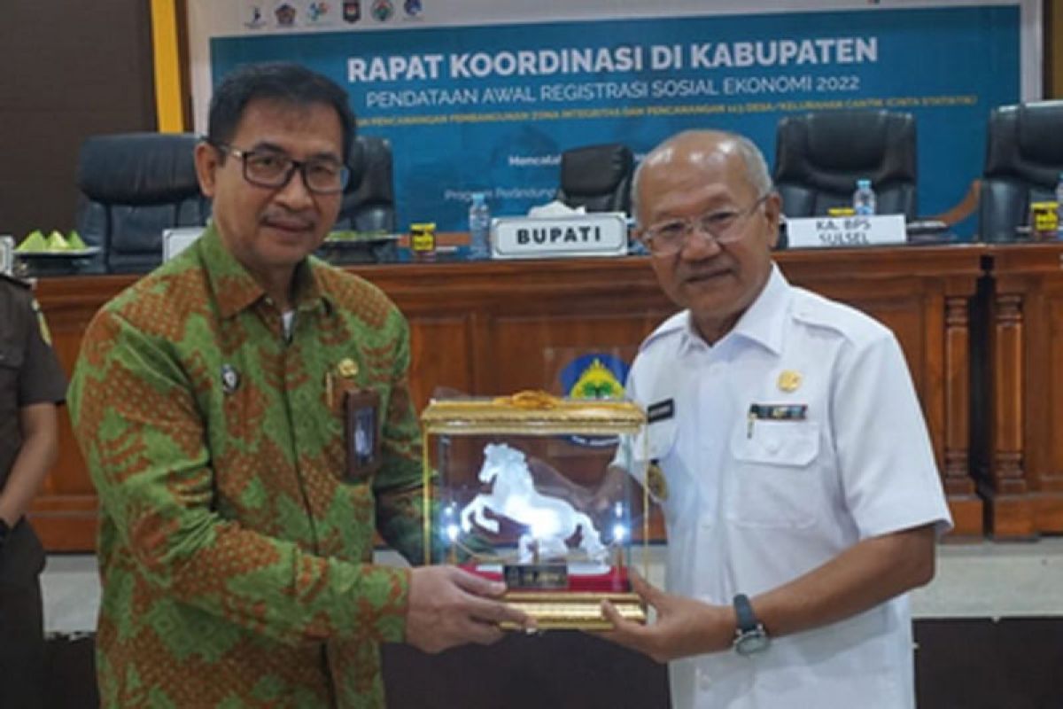 Bupati Jeneponto berharap pemerintah desa mengawal pendataan Regsosek 2022