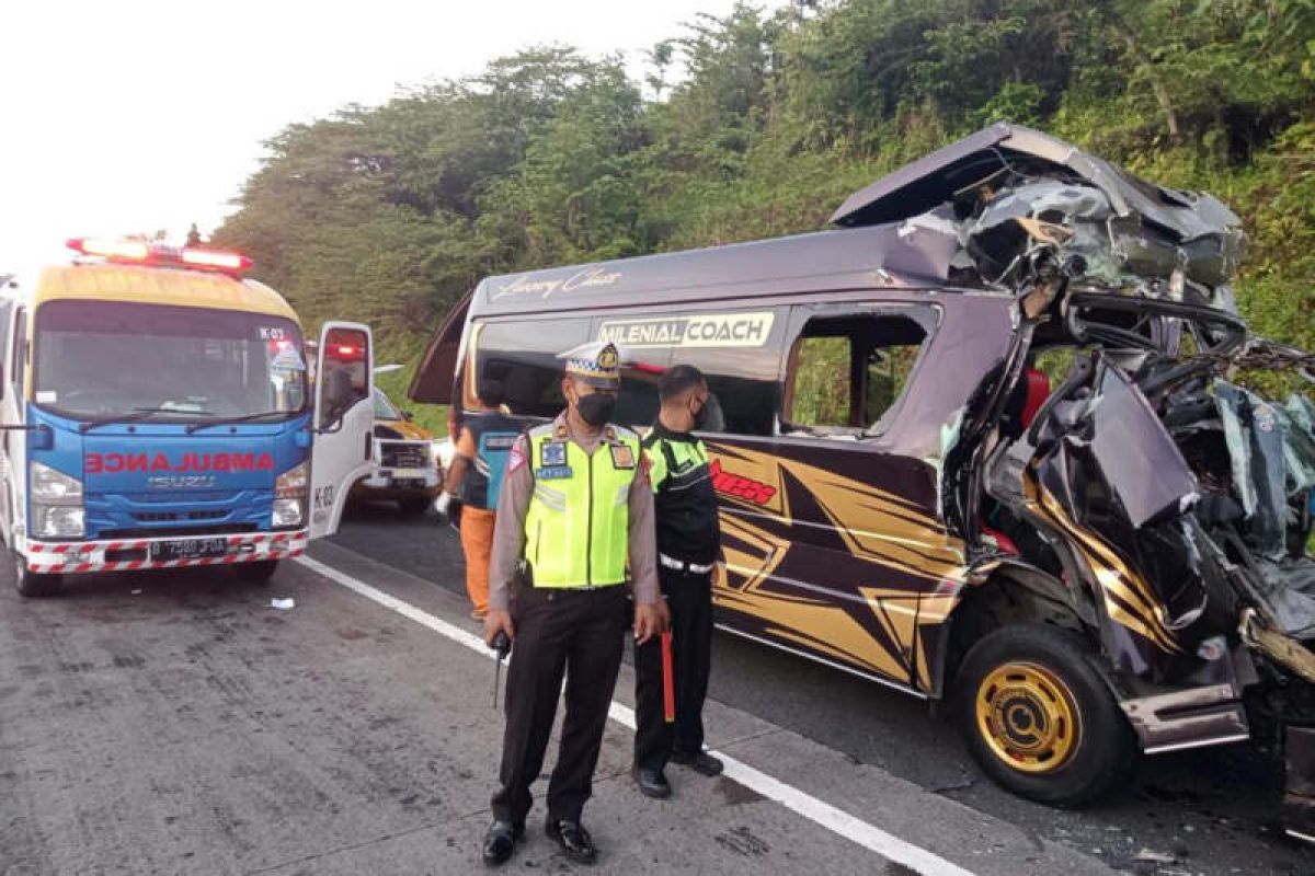 Lagi, kecelakaan maut di jalan tol tewaskan lima orang