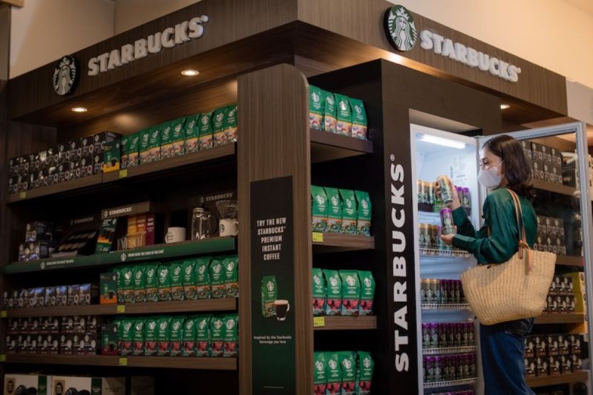 Starbucks makin mudah dijangkau oleh masyarakat dengan hadirkan kemasan kaleng