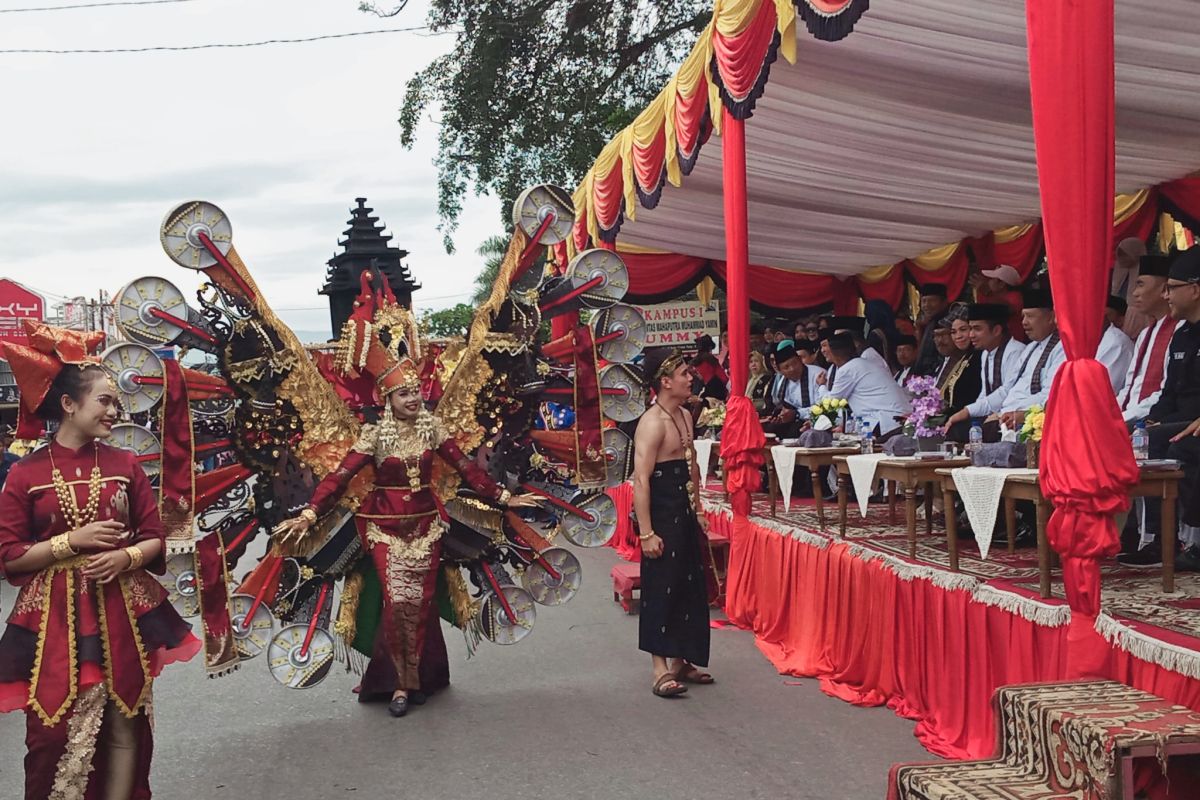 Ribuan masyarakat saksikan penutupan Rang Solok "Baralek Gadang"