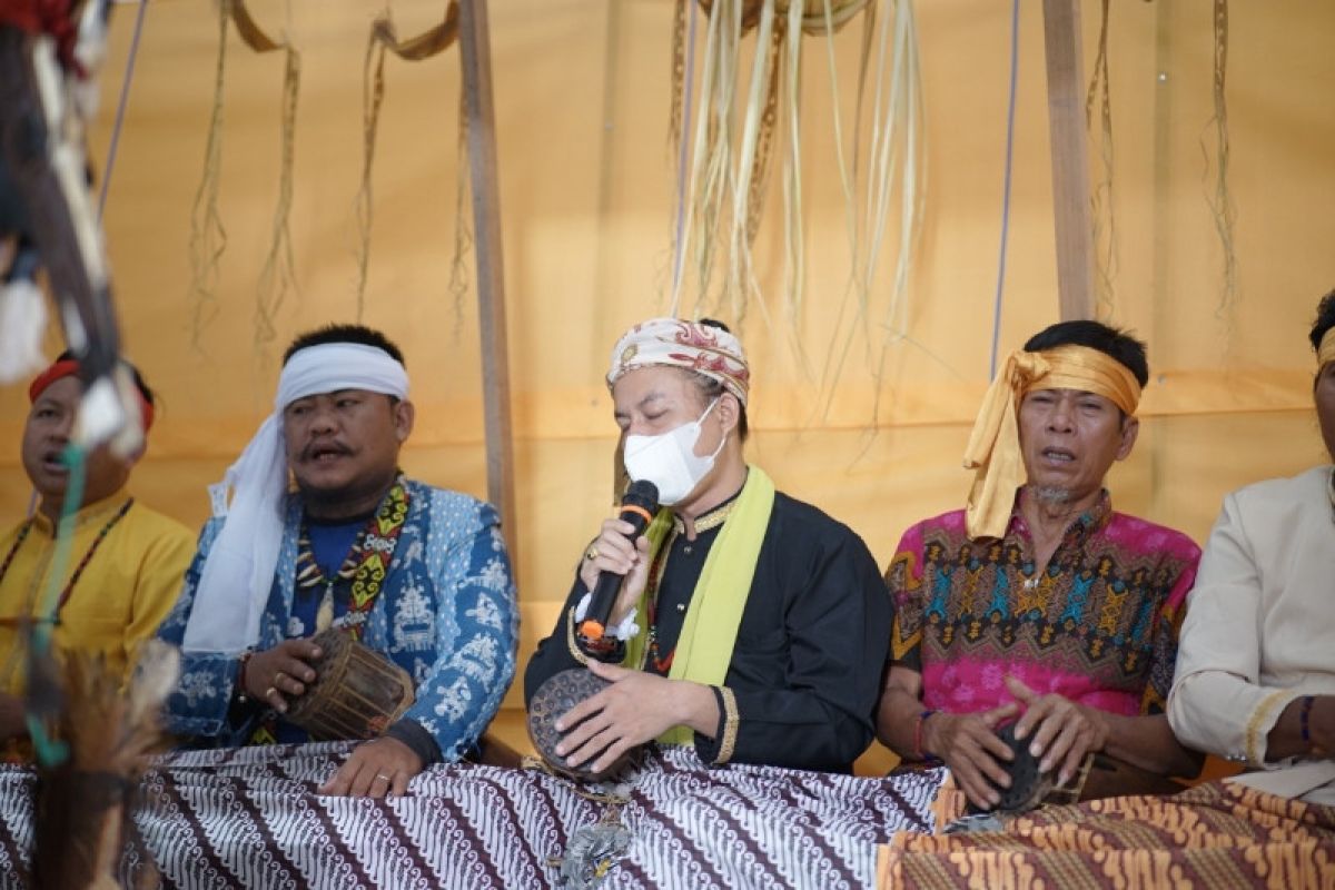 Mengintip ritual Balian Balaku Untung di Palangka Raya