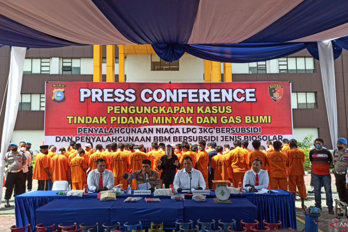 Lokasi penyulingan elpiji bersubsidi digrebek Polda Riau, pelaku raup keuntungan Rp500 juta