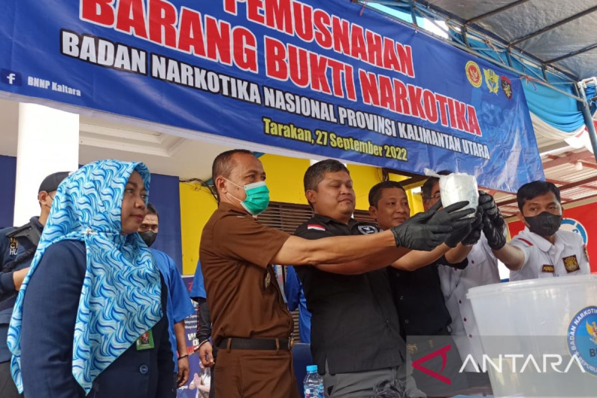 BNNP Kaltara musnahkan satu kilogram sabu dari empat tersangka