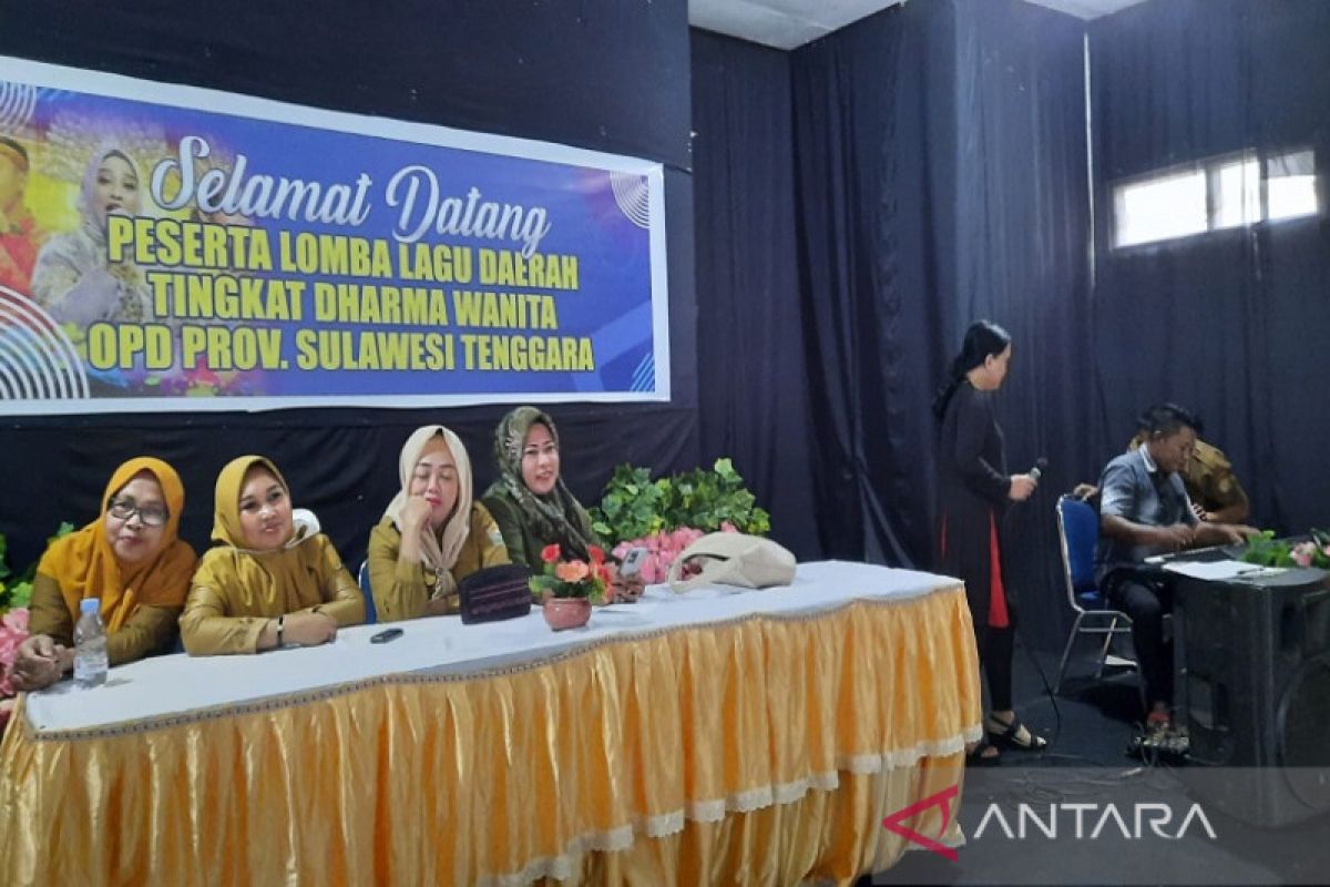 Peserta lomba menyanyi lagu daerah Dharma Wanita Sultra capai 100 orang