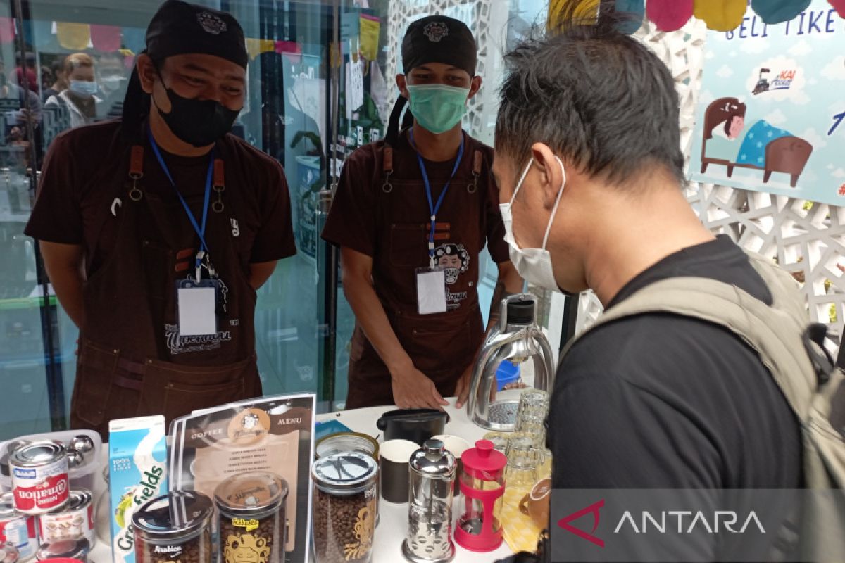 KAI hadirkan "Ngopi Santuy" di Stasiun Purwokerto