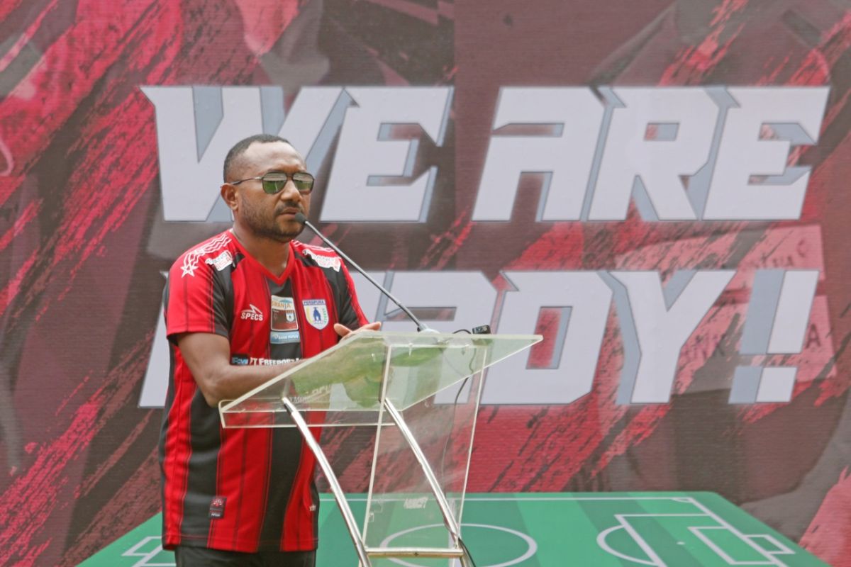 Yan Mandenas wajibkan Persipura menang lawan Persewar Waropen