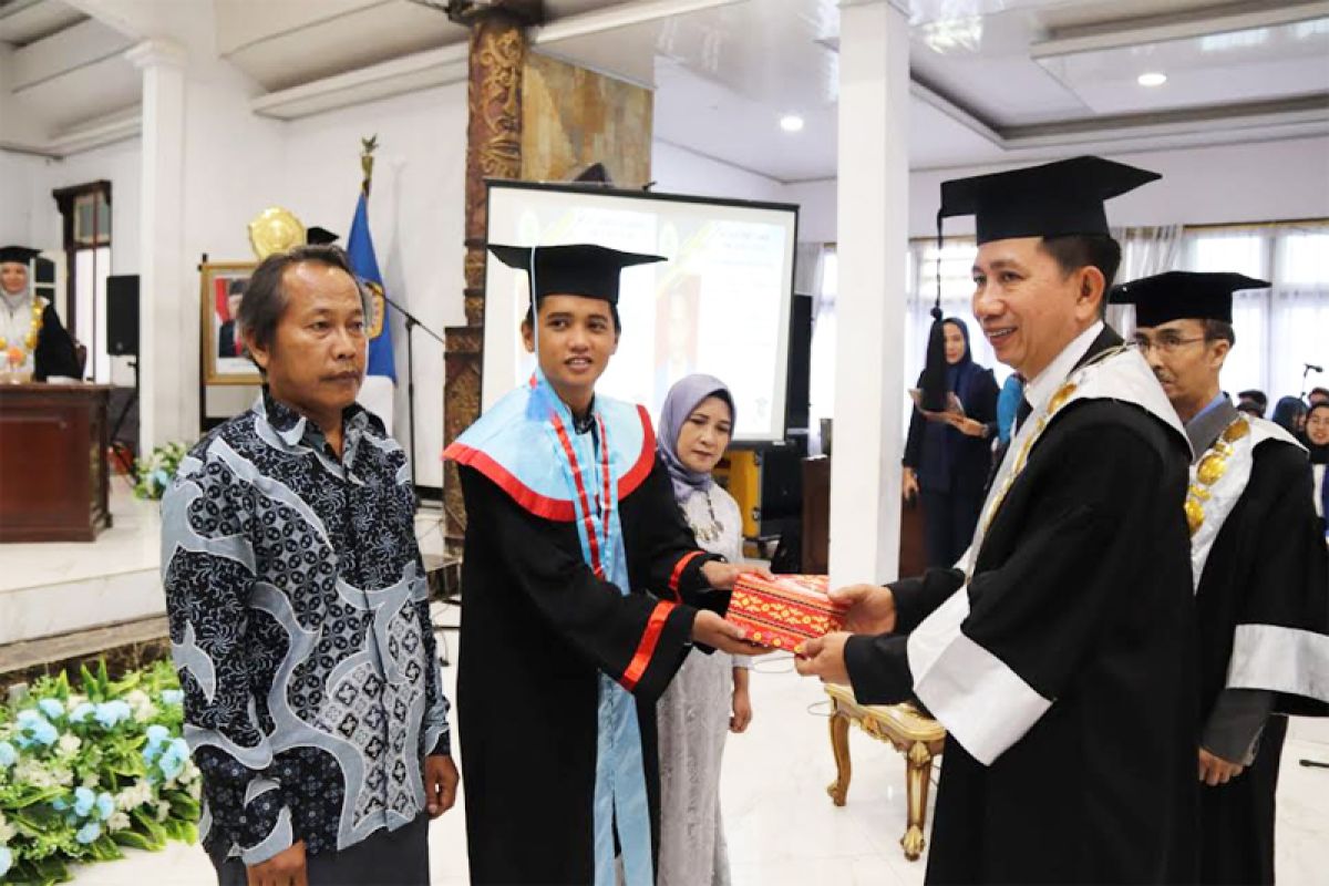 Politeknik Muara Teweh wisuda 49 mahasiswa