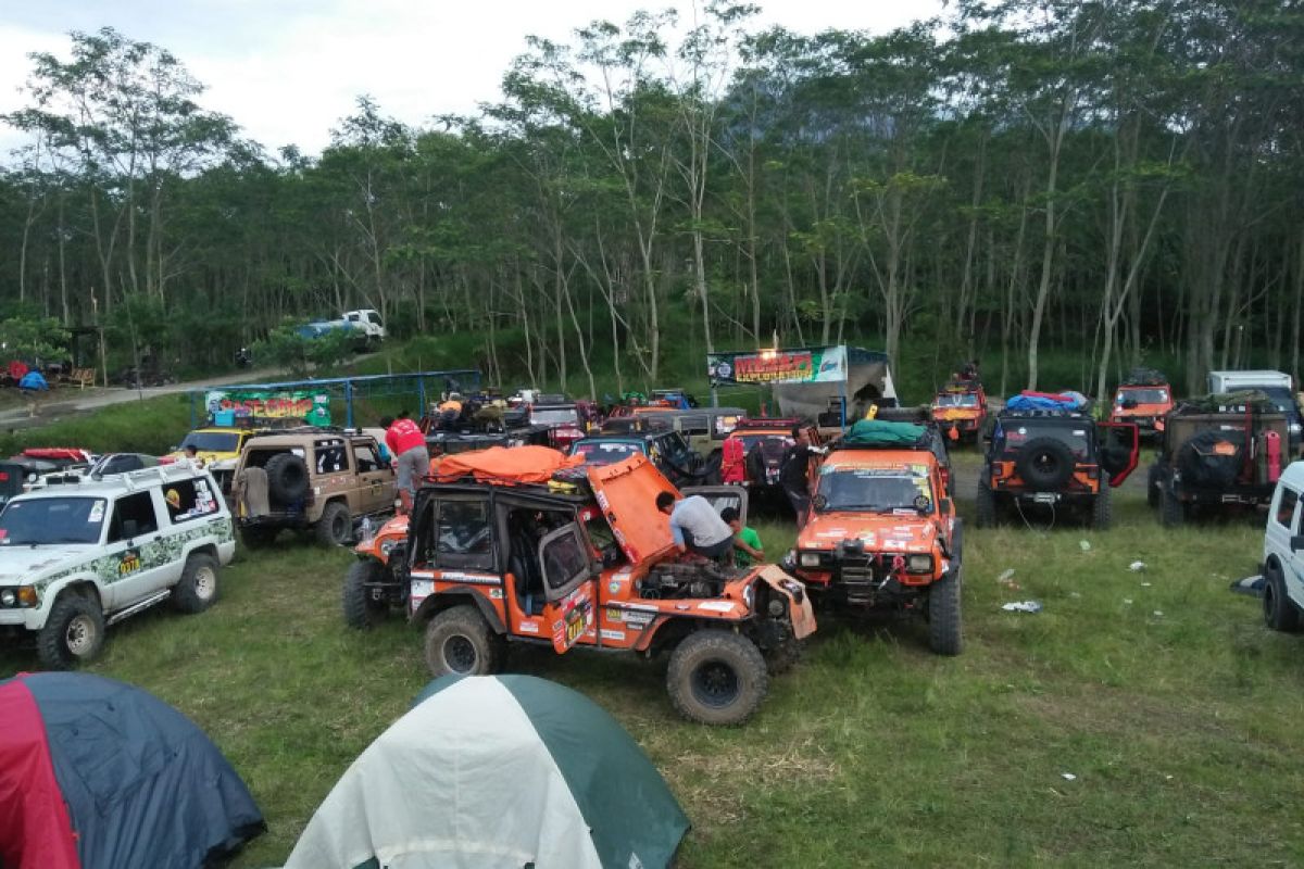 Ratusan peserta meriahkan "Kenduri Jip" di Wanarahayu Sleman