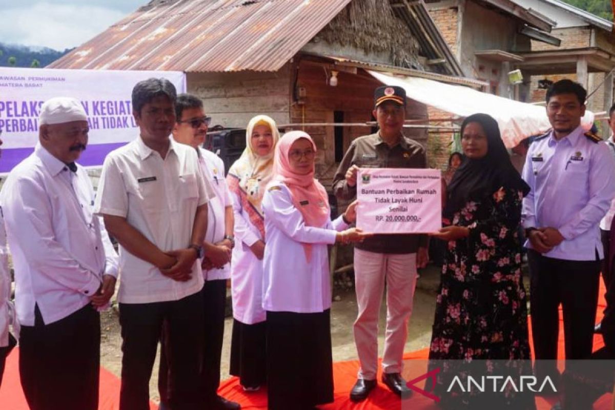 Pemprov Sumbar bantu 60 rumah tidak layak huni di Mudiak Simpang Talamau Pasbar