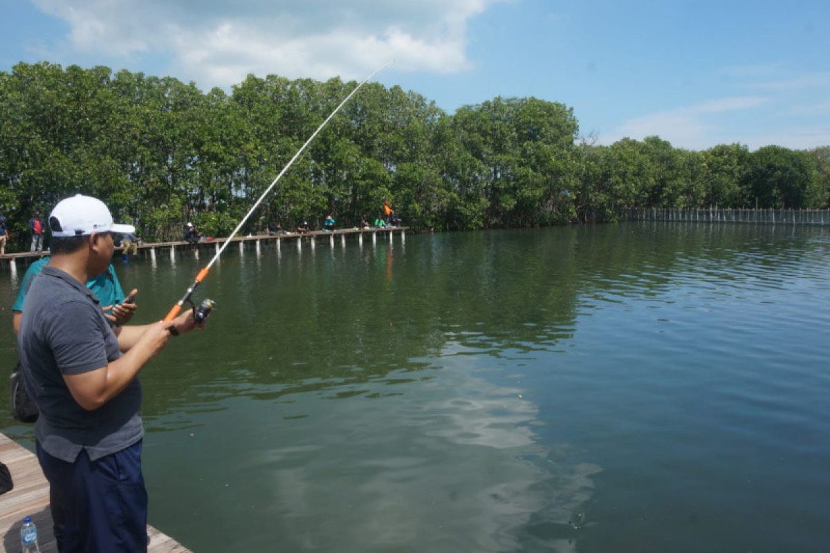 Gus Yasin ajak warga Jawa Tengah berwisata lokal