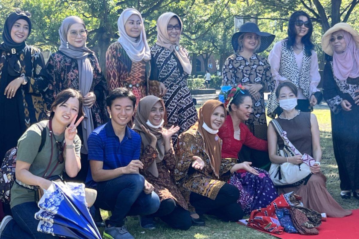 Masyarakat Jepang ikut rayakan Hari Batik Nasional di Yokohama