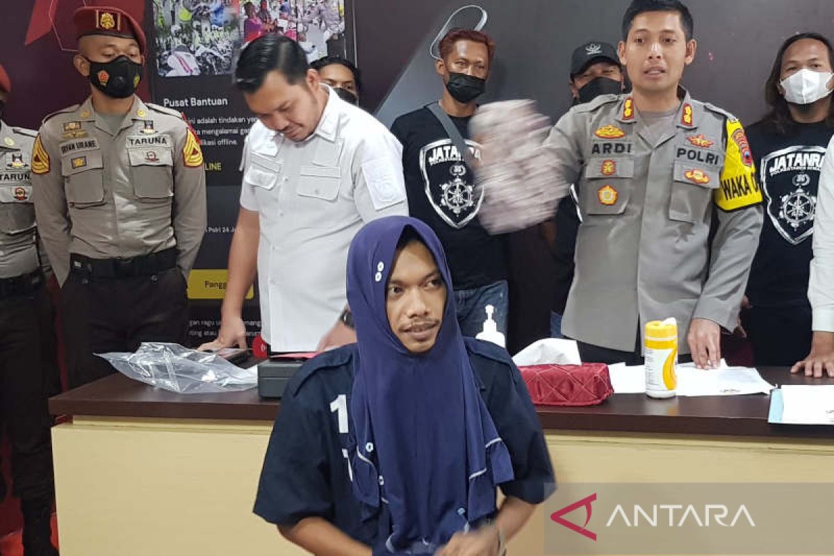 Mantan karyawan kafe di Tembalang kenakan daster saat mencuri uang di brankas