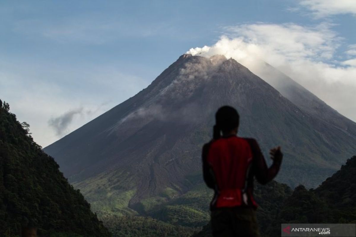 BPPTKG nyatakan tinggi kubah lava Gunung Merapi bertambah sekitar satu meter