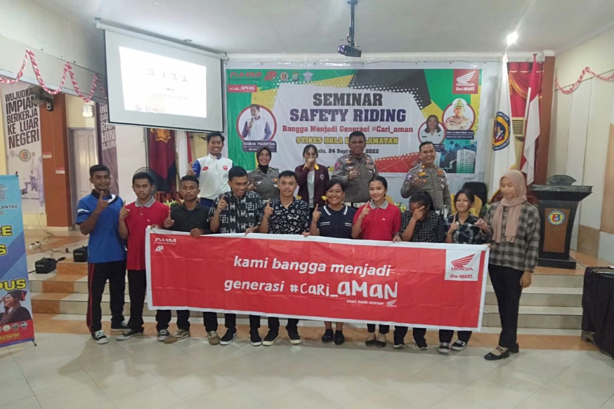 Honda Ajarkan Ilmu Safety Riding di SMA Karuna Dipa Kota Palu TEMA " Generasi #Cari_aman "