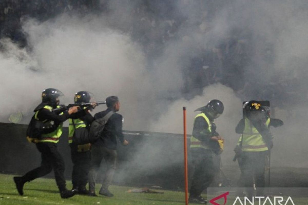 Catatatan Hendry Ch Bangun -Tragedi Kanjuruhan dan awal kompetisi sepak bola Indonesia