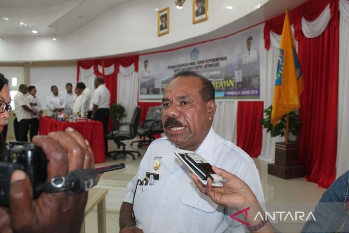 Tim melayani vaksinasi COVID-19 penyandang disabilitas Jayapura di rumah