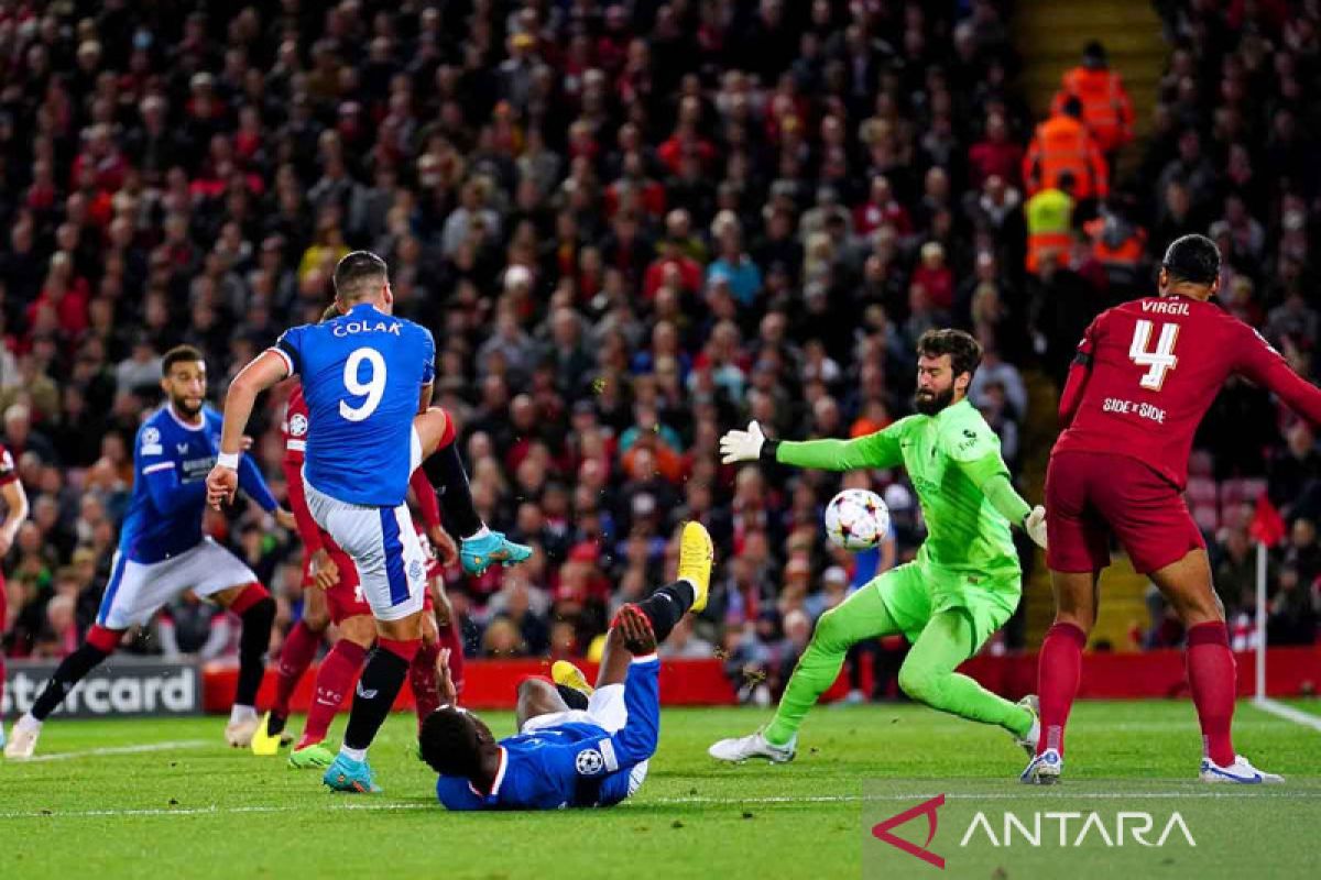 Kiper Liverpool Alisson mungkin absen lama karena cedera