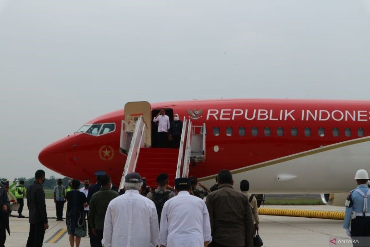 Presiden Jokowi beserta Ibu Iriana kunjungi korban Tragedi Kanjuruhan di Malang