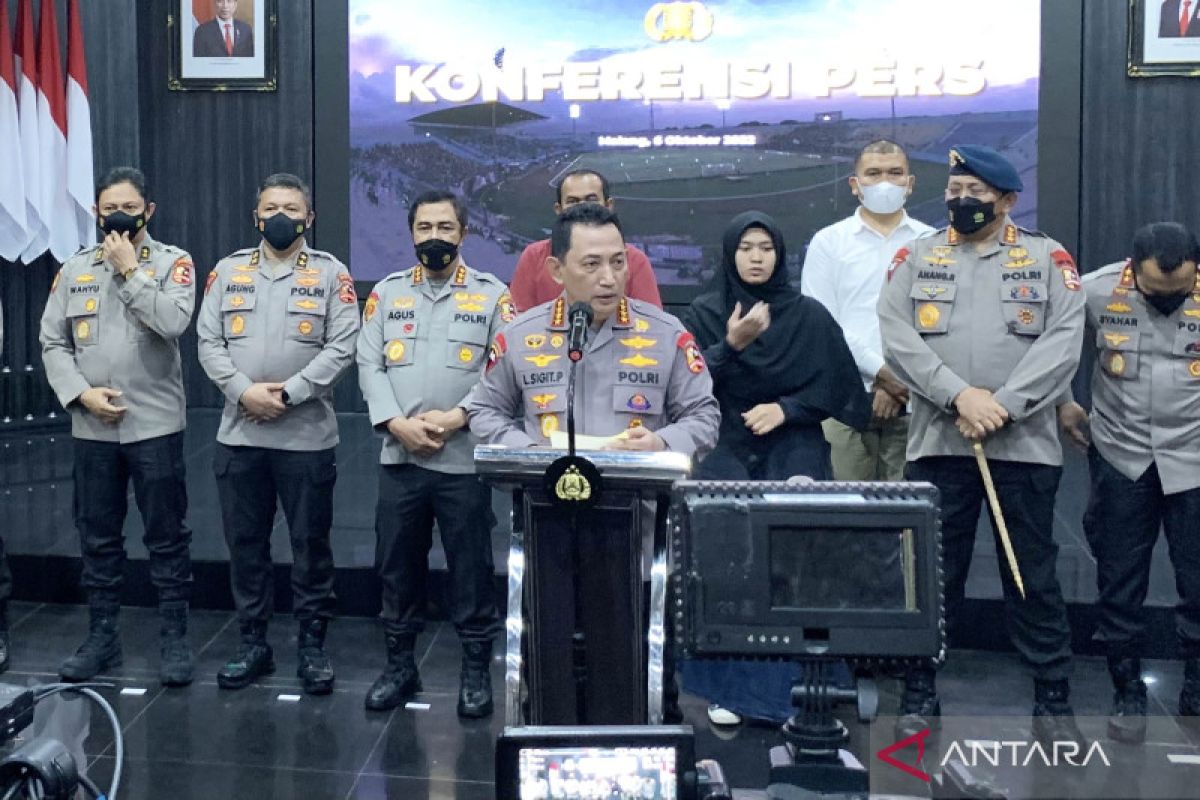 Kapolri Listyo Sigit sebut ada 11 tembakan gas air mata dalam tragedi Kanjuruhan