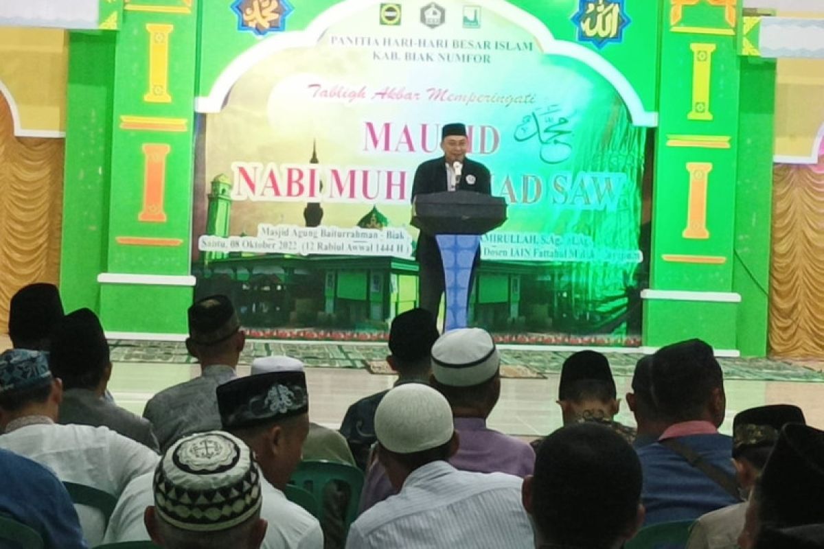 Bupati harapkan umat Islam Biak teladani cinta damai Nabi Muhammad SAW