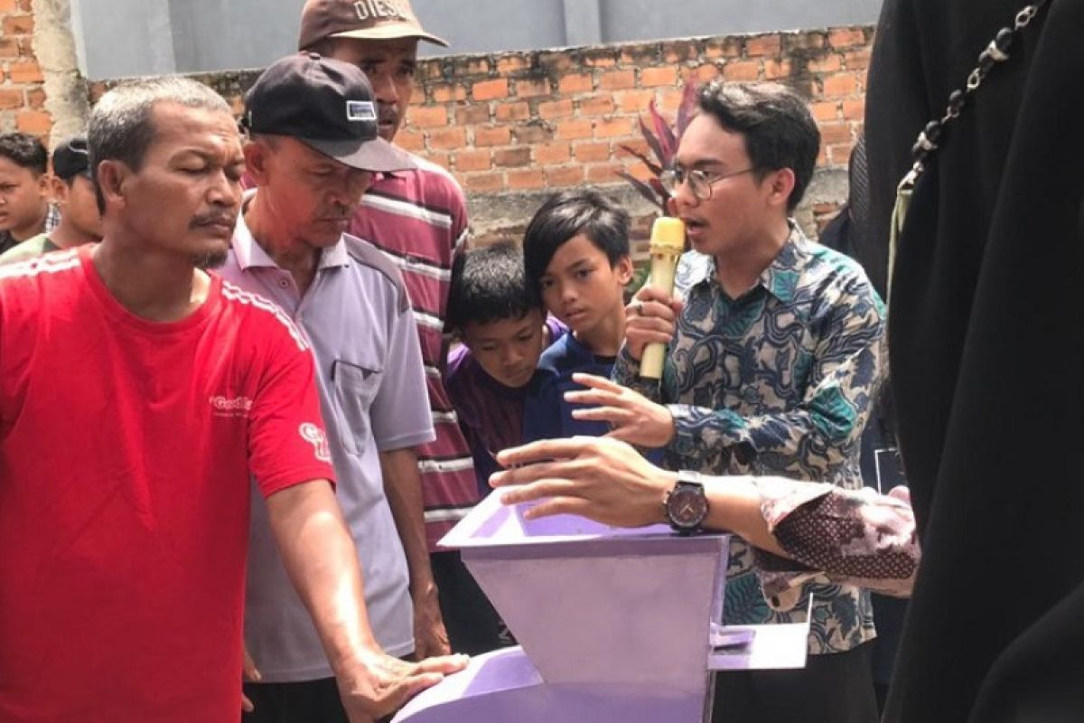 Dosen Itera latih warga olah limbah rumah tangga jadi sabun dan kompos