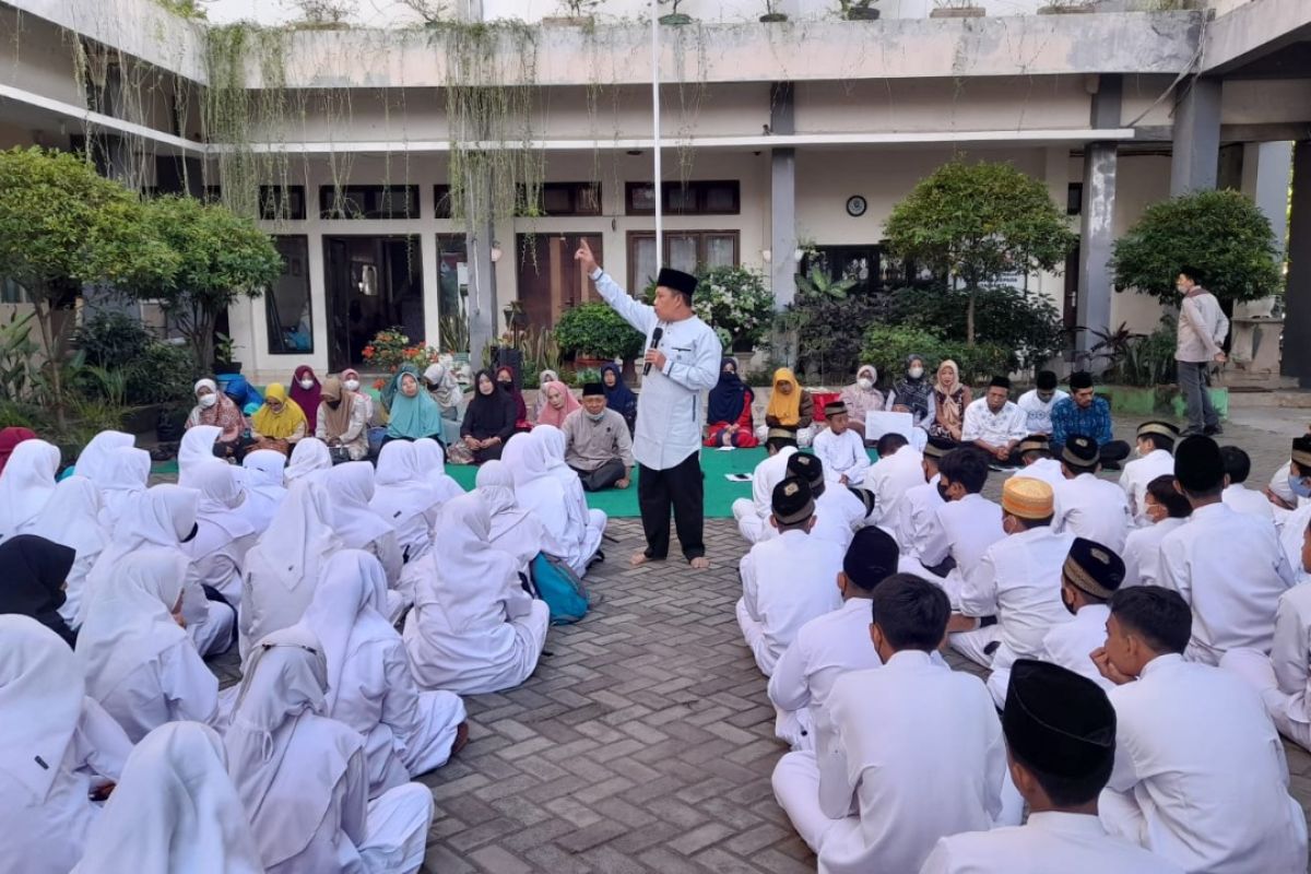 Disdik Mataram mengimbau siswa rajin cuci tangan antisipasi penyakit-hujan