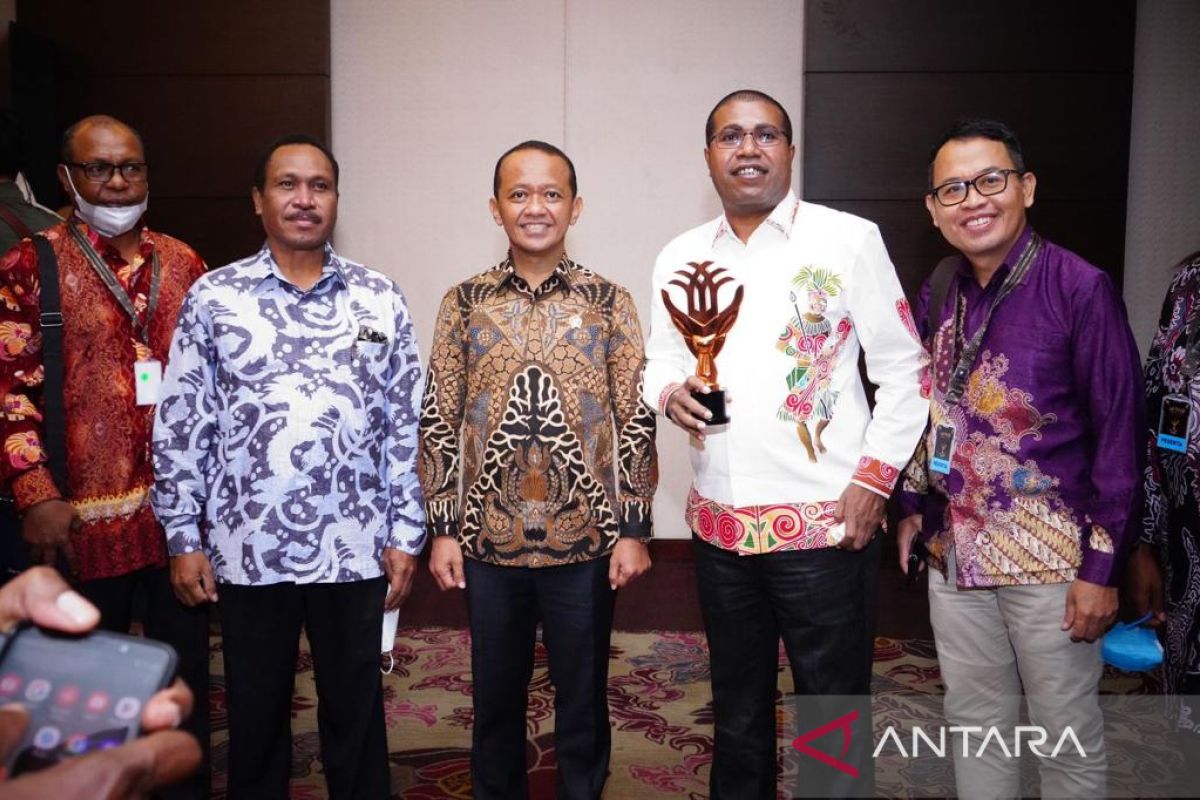 Biak Numfor meraih Anugerah Layanan Investasi 2022