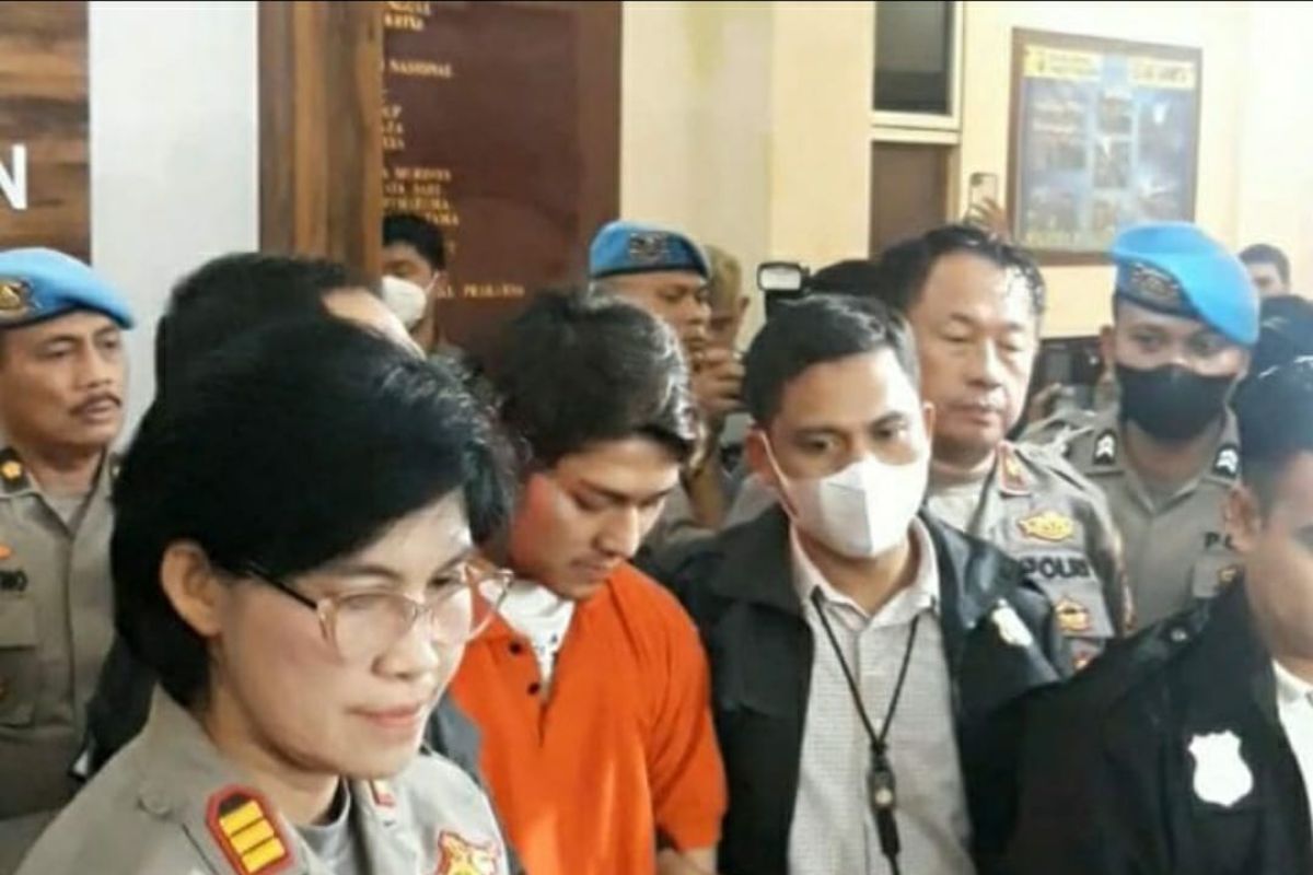 Polrestro Jaksel masih tahan artis Rizky meski laporan telah dicabut