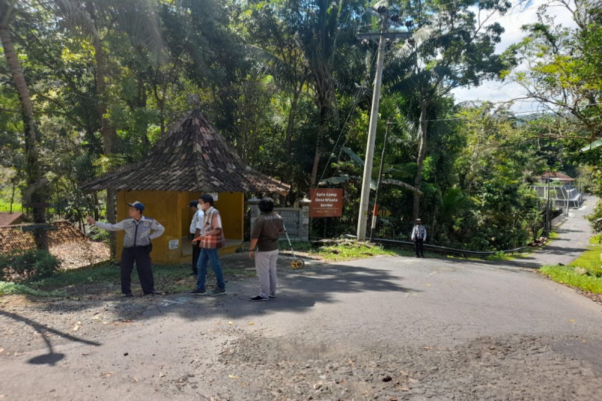 Dishub Kulon Progo memasang LPJU di 13 titik ruas Suko Gemulung Sermo