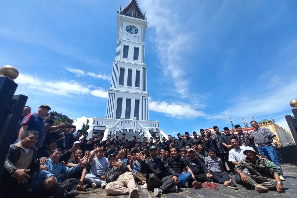 Tokoh adat dan Parik Paga Kurai Bukittinggi lakukan aksi tolak awning