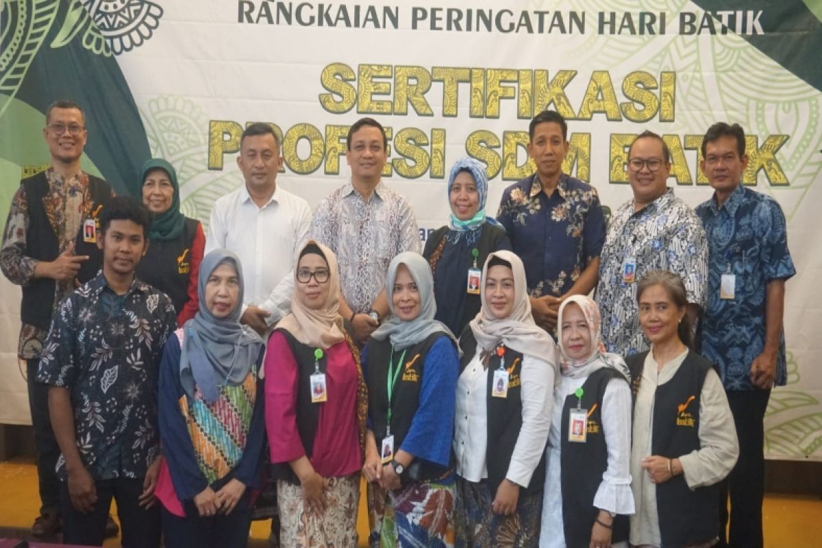 Pembatik di Pekalongan dapat sertifikasi profesi standar kerja