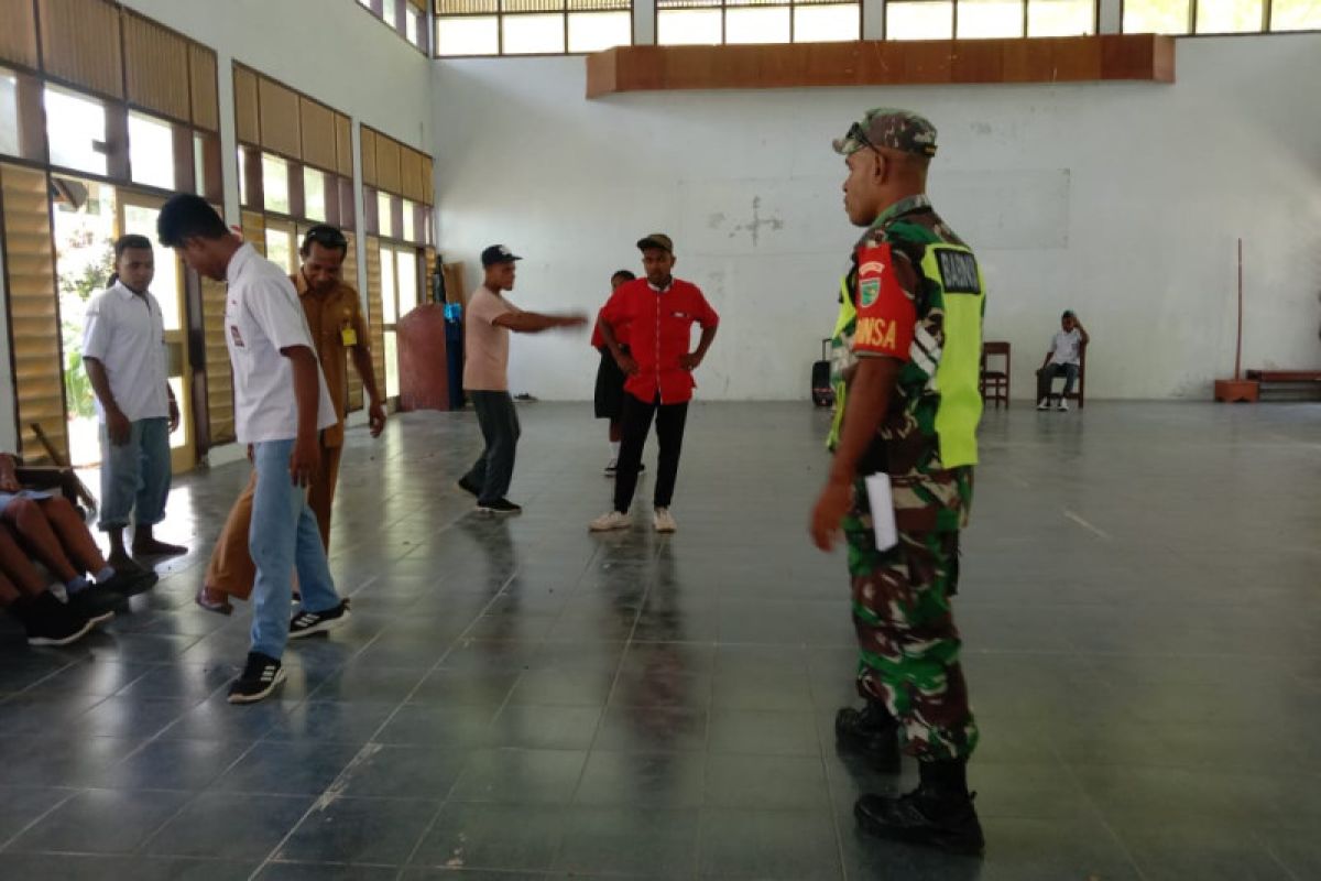 Koramil 1708-02/Biak Timur beri pendampingan SMK N 1 latihan Yospan