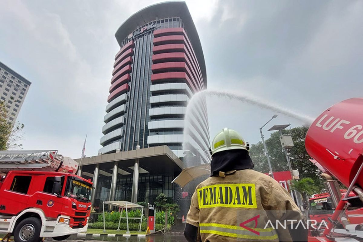 Kampus STKIP Kusuma Negara Jaktim terbakar, 11 damkar dikerahkan