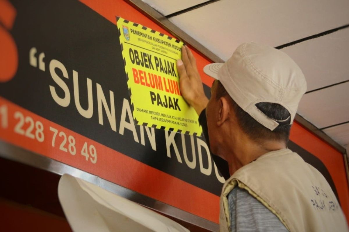 BPPKAD Kudus tertibkan reklame tidak berizin