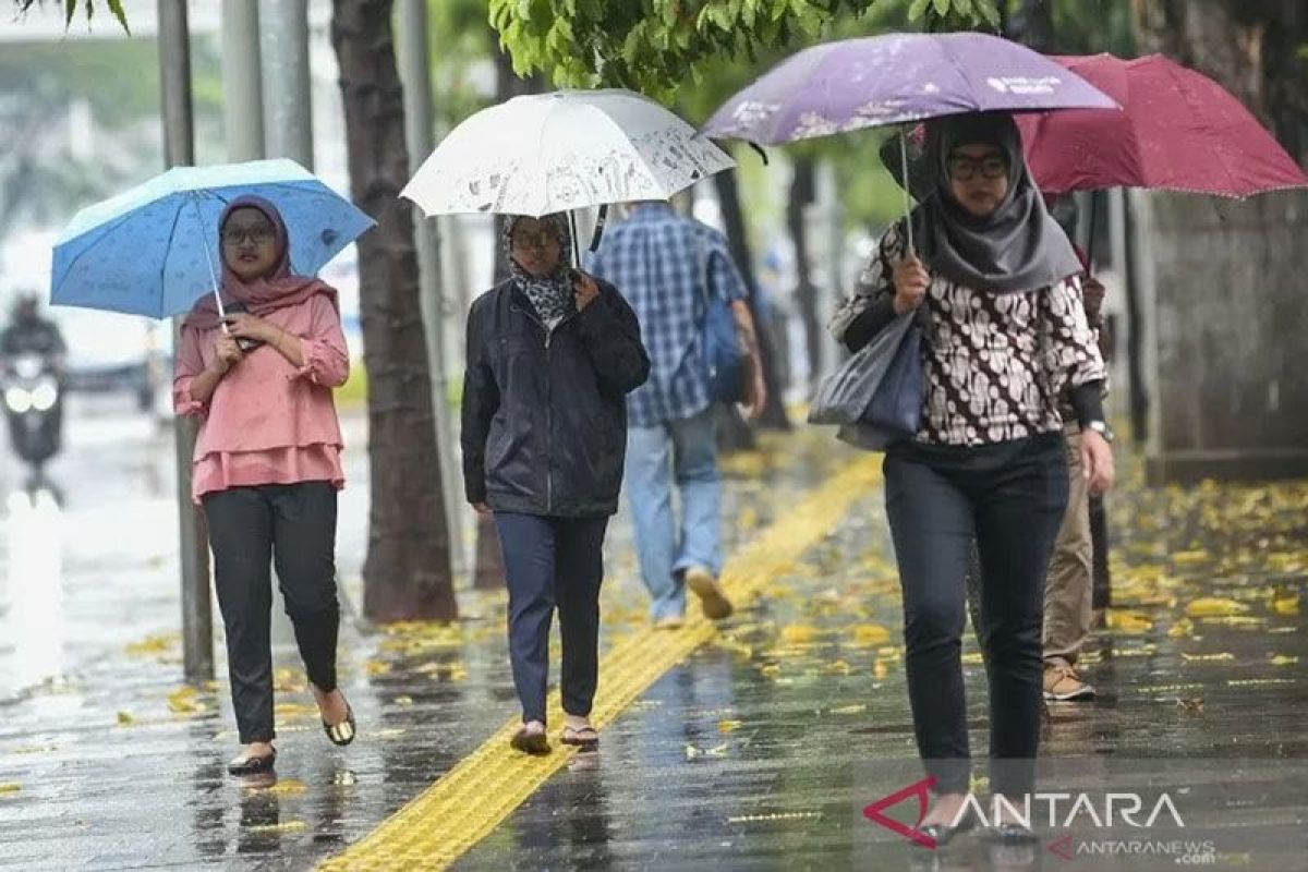 Prakiraan cuaca BMKG: Sumatera umumnya berawan tebal