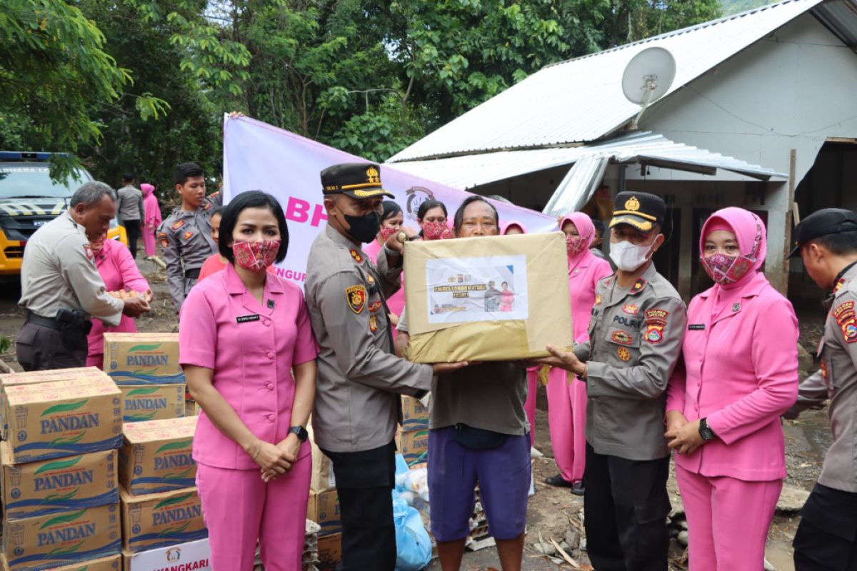 Polres Lombok Utara membantu warga terdampak bencana banjir bandang