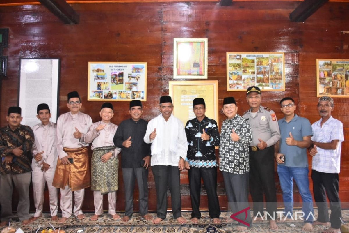 Penjabat Bupati Kampar bertemu keluarga Raja Gunung Sahilan