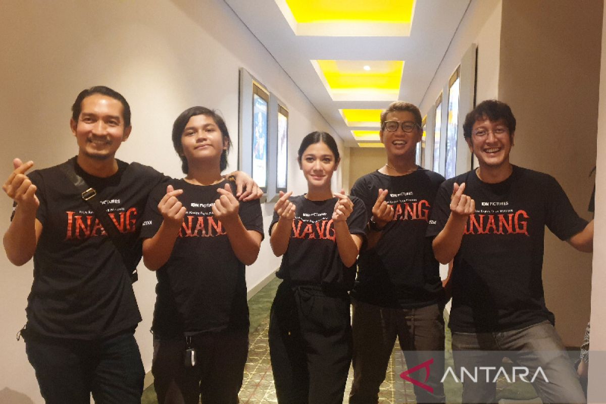 Pemain film Inang sapa penonton di Semarang