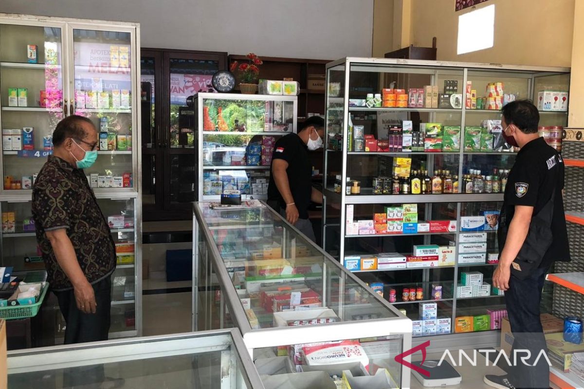 Aparat Polres Bangli cek apotek awasi peredaran obat