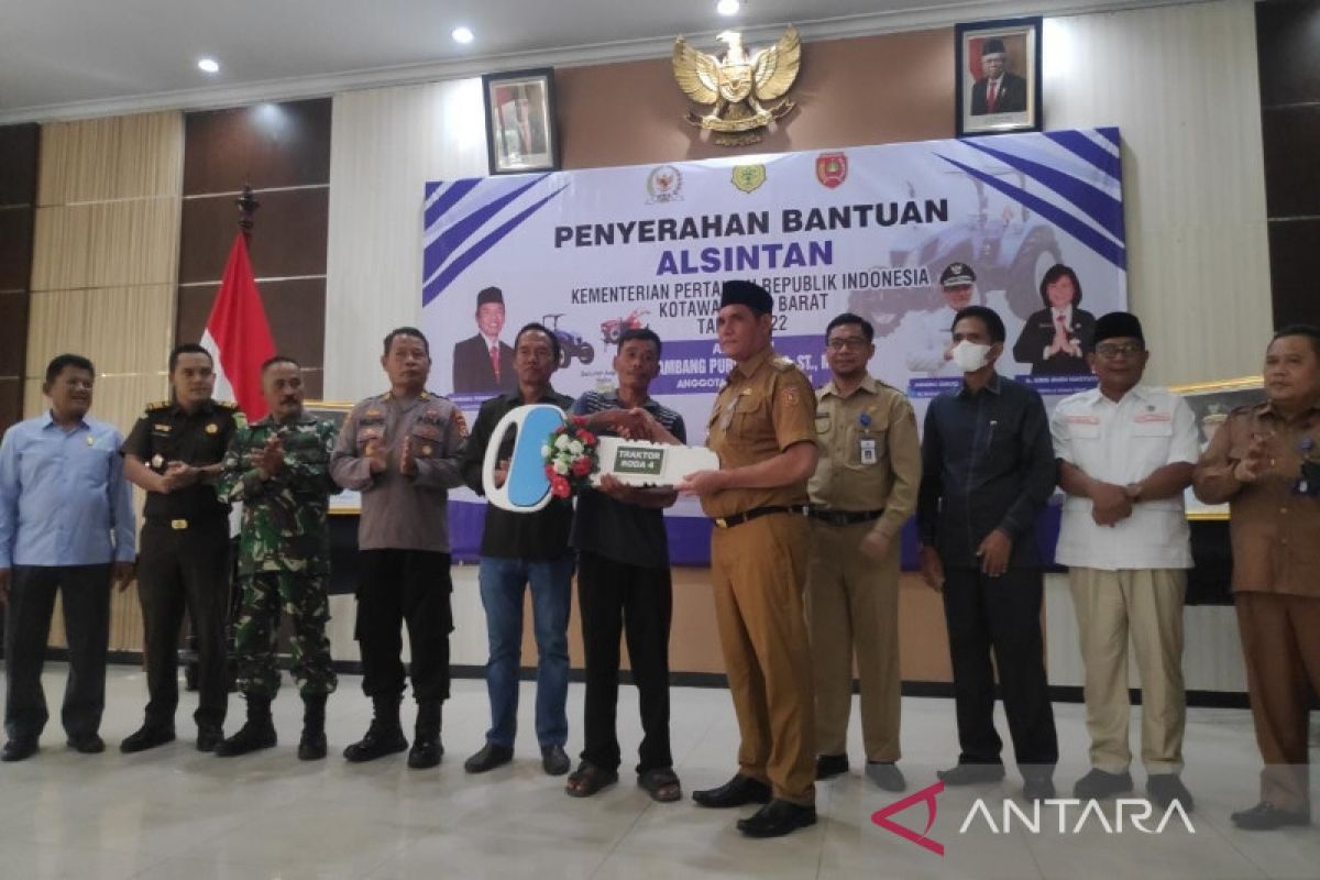 Kementan bantu alsintan untuk 56 kelompok tani di Kobar