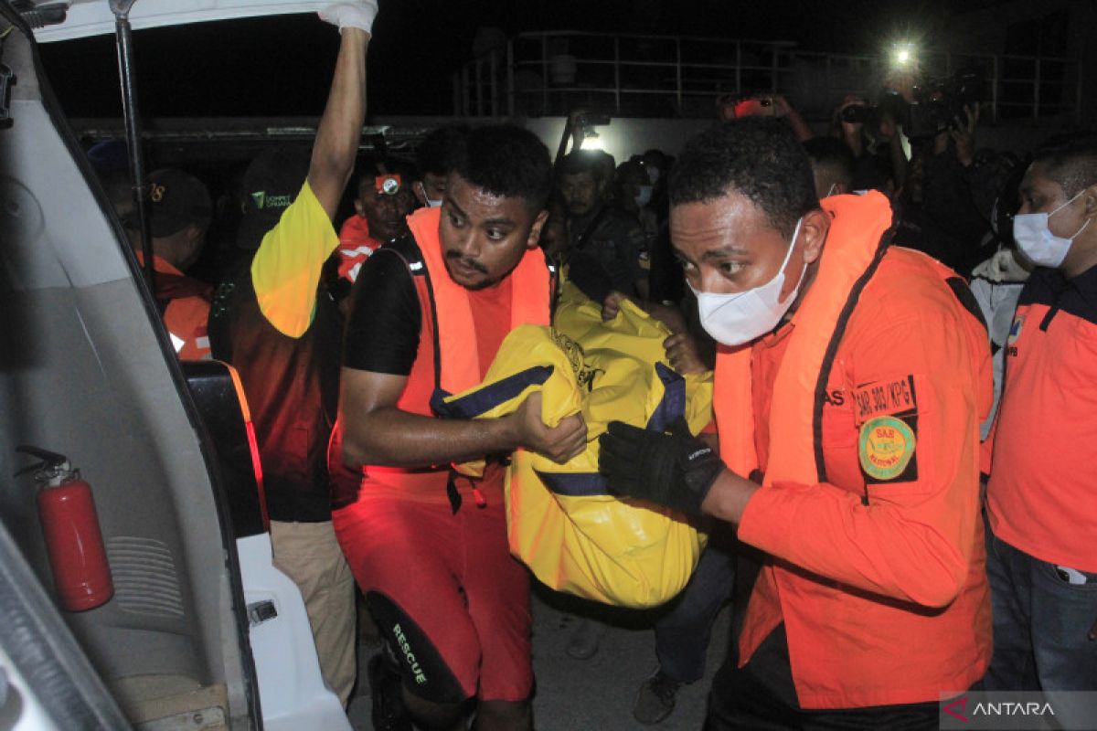 14 penumpang meninggal dalam kebakaran kapal Cantika Express 77