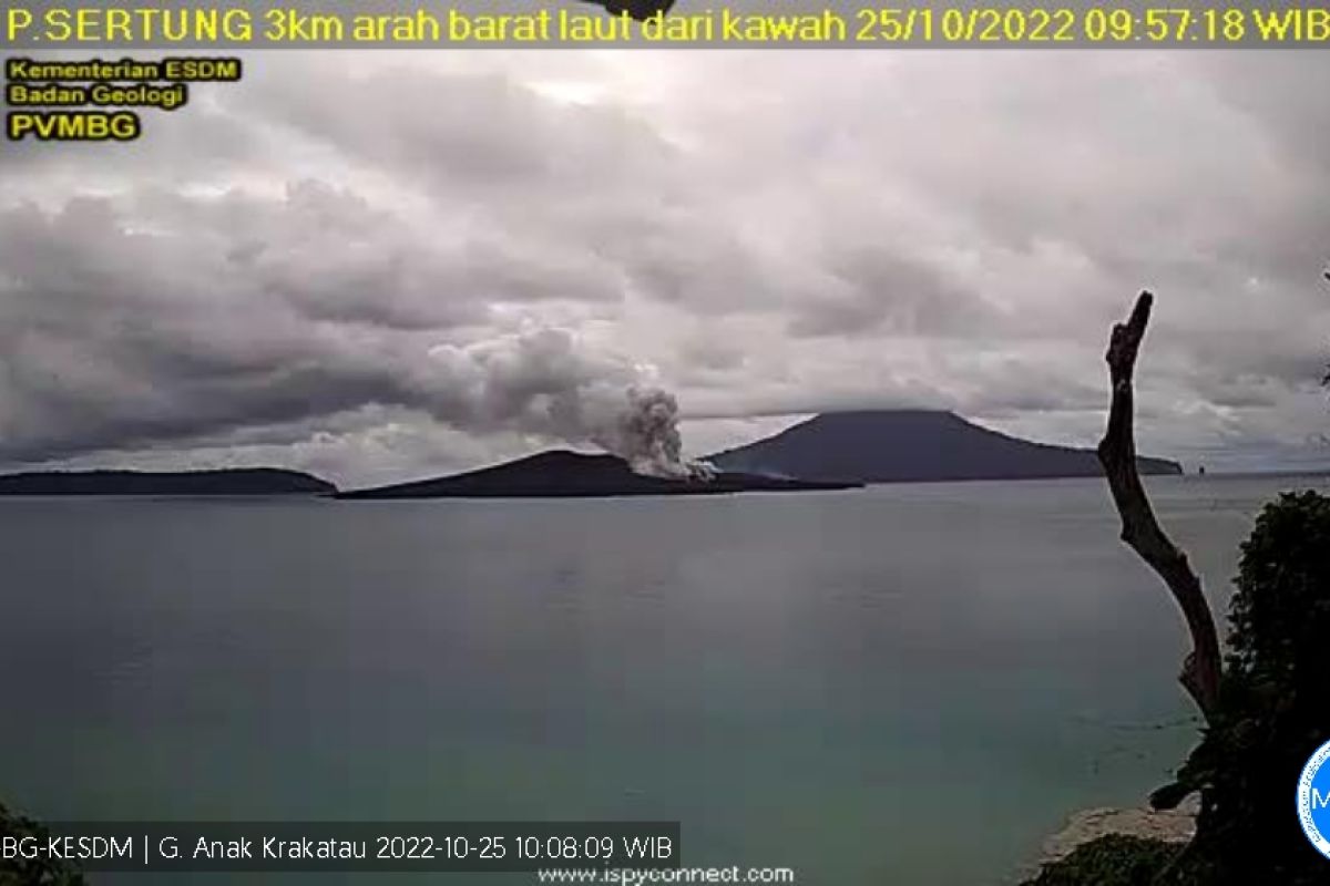 PVMBG: Gunung Anak Krakatau erupsi selama dua menit