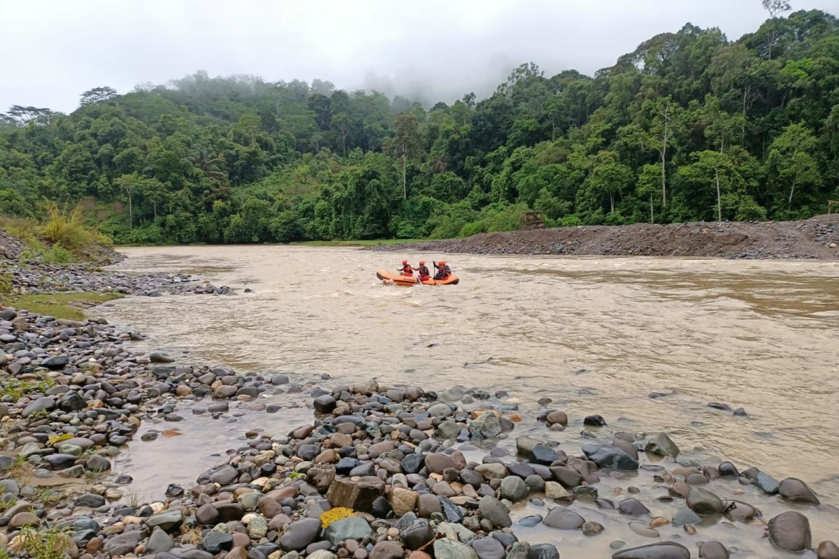 Warga hanyut terseret arus Sungai Tabir di Merangin  belum ditemukan