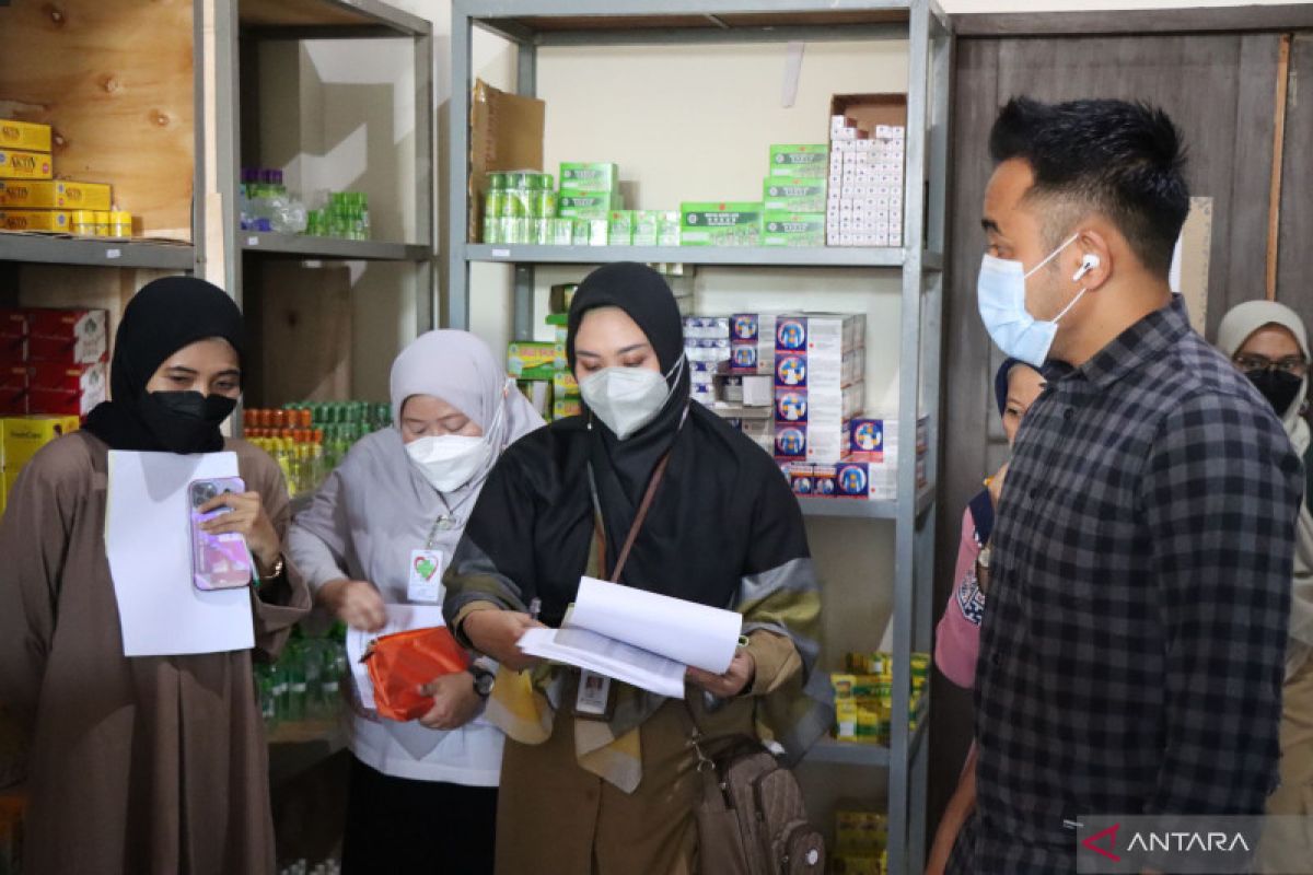 Polisi menemukan apotek karantina 1.026 botol sirop kandungan EG dan DEG